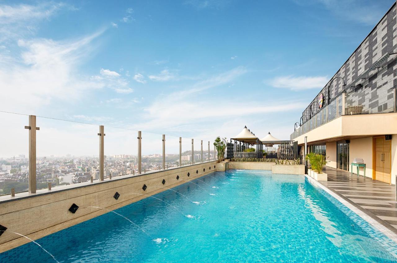 Hyatt Place Jaipur Malviya Nagar エクステリア 写真 The swimming pool at the hotel